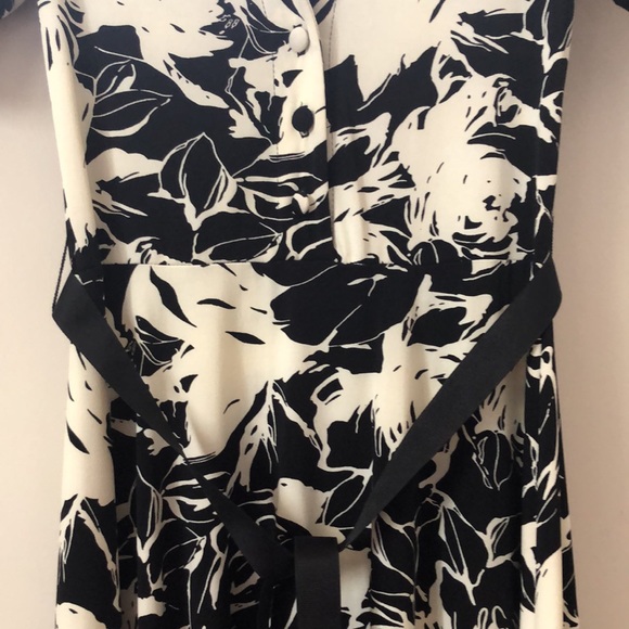 Beautiful classic guess dress!👗 - Picture 6 of 8